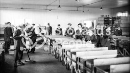 Packing cordite HM Factory Gretna 1918