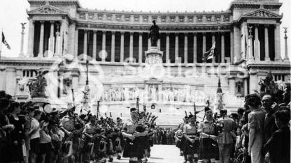 Pipers' parade in Rome, 1939-1945