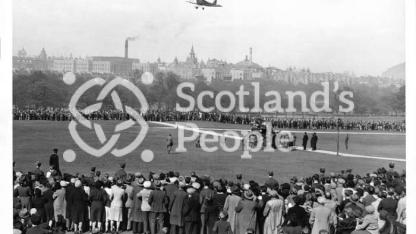 Edinburgh crowds watching flight of Tiger Moth, c 1944