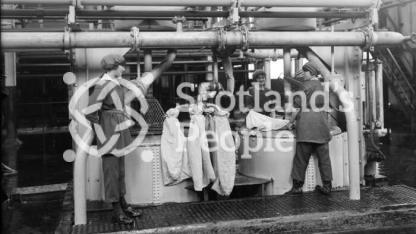 Centrifugal wringers, HM Factory Gretna, 1918