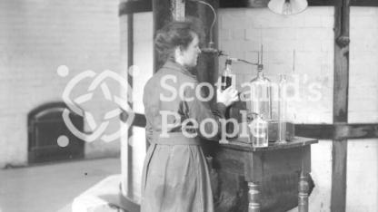 Testing gas, HM Factory Gretna, 1918