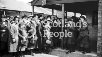 Workers at checking in point, HM Factory Gretna, 1918
