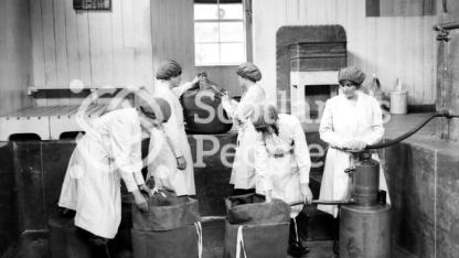 Pouring on nitroglycerine, HM Factory Gretna, 1918