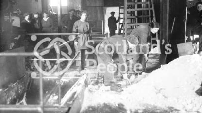 Feeding nitre, HM Factory Gretna, 1918