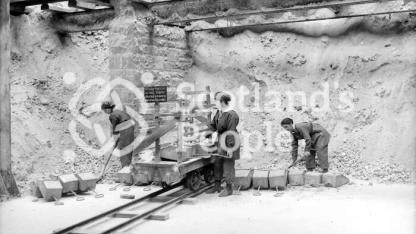 Loading sulphur, HM Factory Gretna, 1918