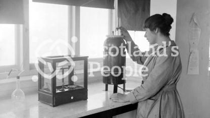 Testing for cordite, HM Factory Gretna, 1918