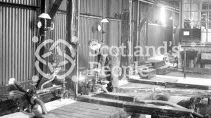 Operating valves, HM Factory Gretna, 1918