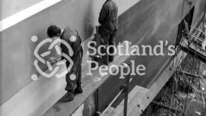 Painting Queen Elizabeth 2, Clydebank, 1967