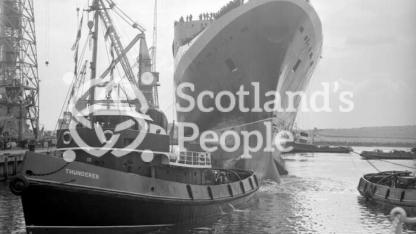 RMS Queen Elizabeth 2 docking, Clydebank
