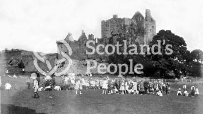 Sunday school races at Craigmillar Castle, Edinburgh, 1920