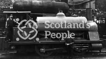 North British Railway locomotive and crew, 1907