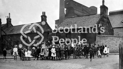 Children at gas works, Motherwell, 1918
