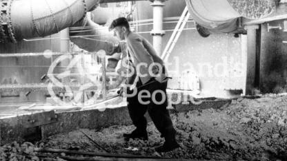 Working sand mould at Carron Works, 20th century