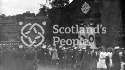 Schoolchildren at Linlithgow War Memorial, c 1920