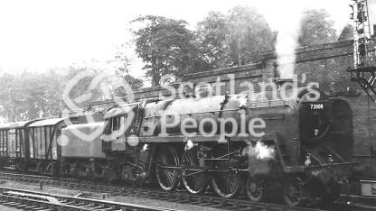 BR Standard Class 6 \"Clan\" Pacific 4-6-2 Locomotive No.72008 \"Clan MacLeod\"