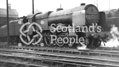 LMS Royal Scot Class 4-6-0 Locomotive No.6105 \"Cameron Highlander\"