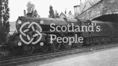 LMS Stanier Class 5 (\"Black Five\") 4-6-0 Locomotive No.5466