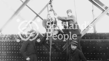 Forth Bridge construction