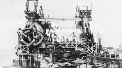 Forth Bridge construction
