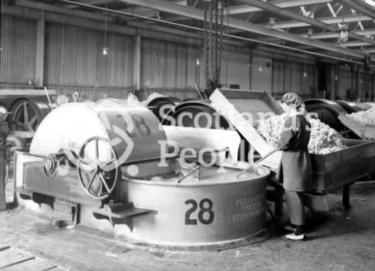 Washing Nitro Cotton, HM Factory Gretna 1918