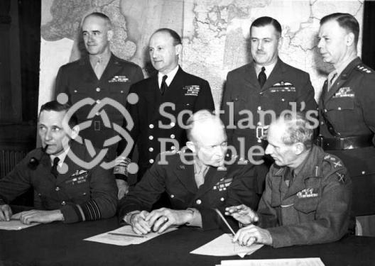 Chiefs of Allied liberation forces get ready for the invasion