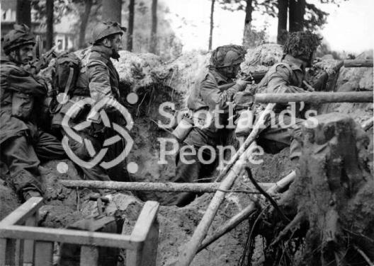 British airborne troops in action in Arnhem, 1944