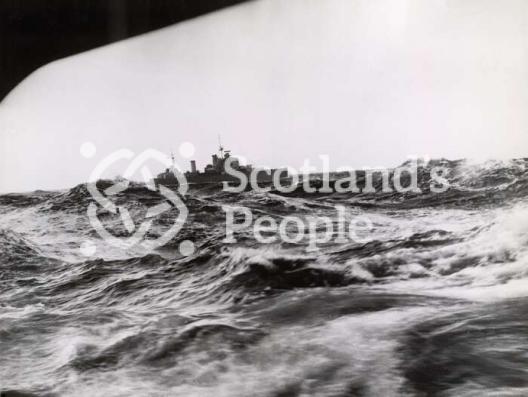 Destroyer at sea, 1939-1945