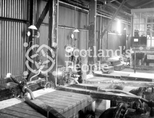 Operating valves, HM Factory Gretna, 1918
