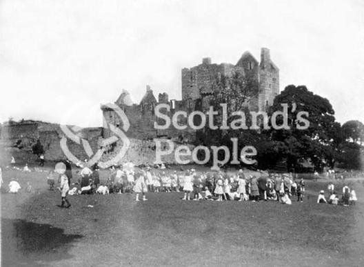 Sunday school races at Craigmillar Castle, Edinburgh, 1920