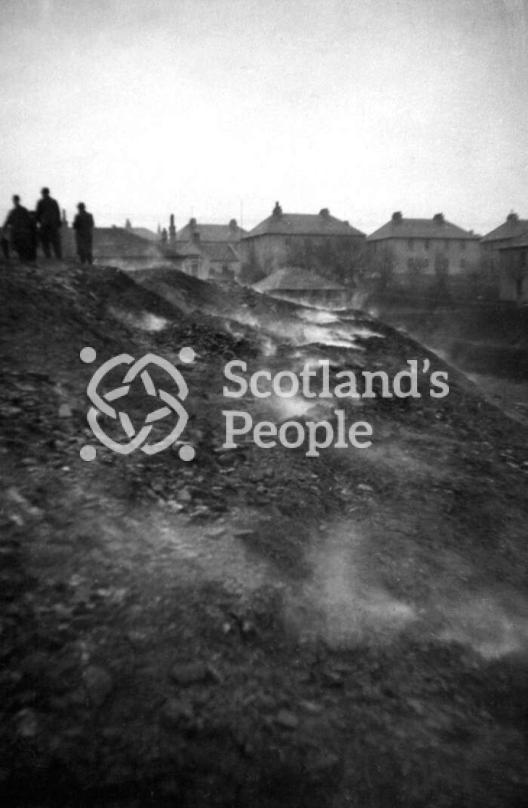 Coal bing at Uddingston, 1936
