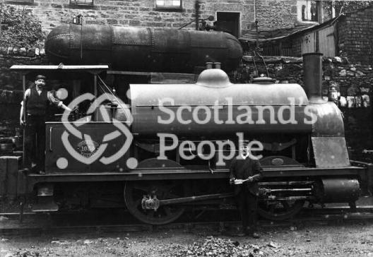 North British Railway locomotive and crew, 1907