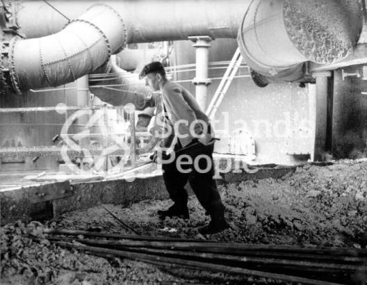 Working sand mould at Carron Works, 20th century