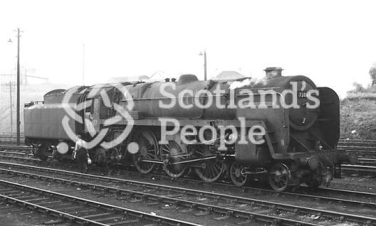 BR Standard Class 6 \"Clan\" Pacific 4-6-2 Locomotive No.72007 \"Clan Mackintosh\"