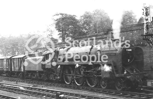 BR Standard Class 6 \"Clan\" Pacific 4-6-2 Locomotive No.72008 \"Clan MacLeod\"
