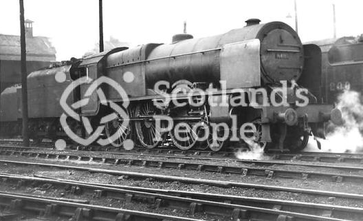 LMS Royal Scot Class 4-6-0 Locomotive No.6105 \"Cameron Highlander\"