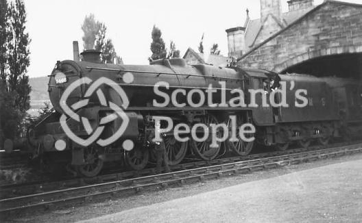 LMS Stanier Class 5 (\"Black Five\") 4-6-0 Locomotive No.5466