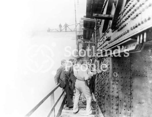 Forth Bridge construction