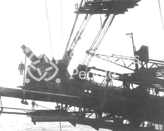 Forth Bridge construction