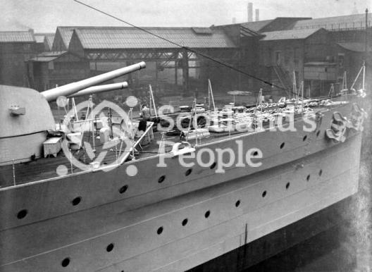 HMAS Australia (512)
