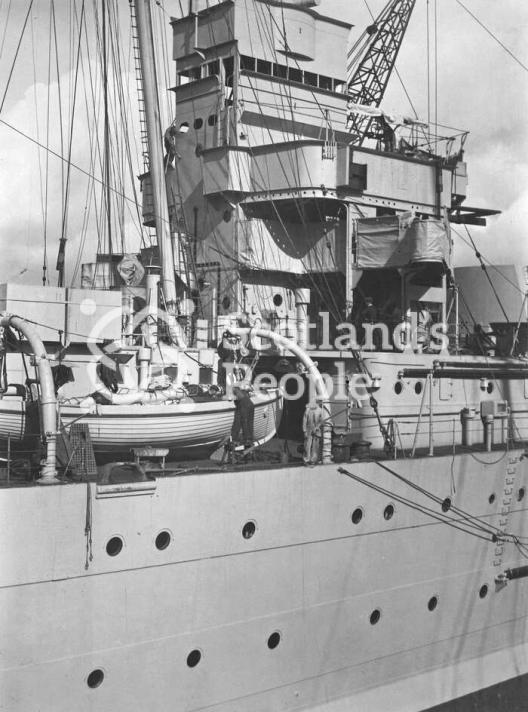 HMAS Australia (512)