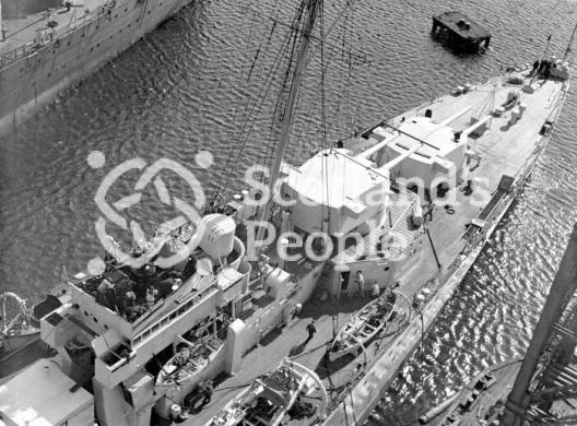 HMAS Australia (512)