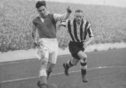 Gordon Smith (left) playing in a match against Partick Thistle at Easter Road. Credit: private collection.